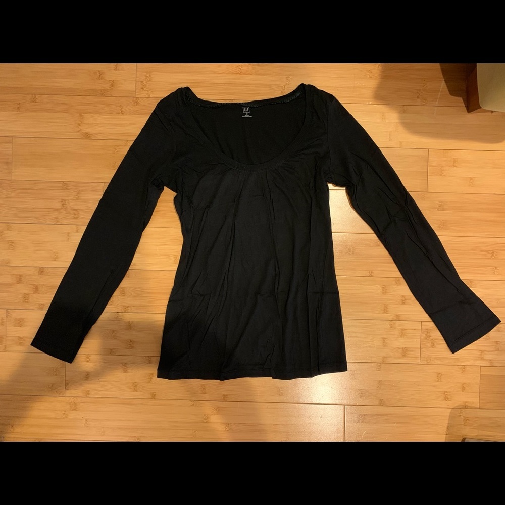 𝅺Black GAP long sleeve scoop neck top Sz M